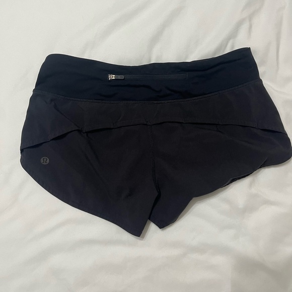Black lululemon speed up shorts sz 4 - Picture 3 of 4